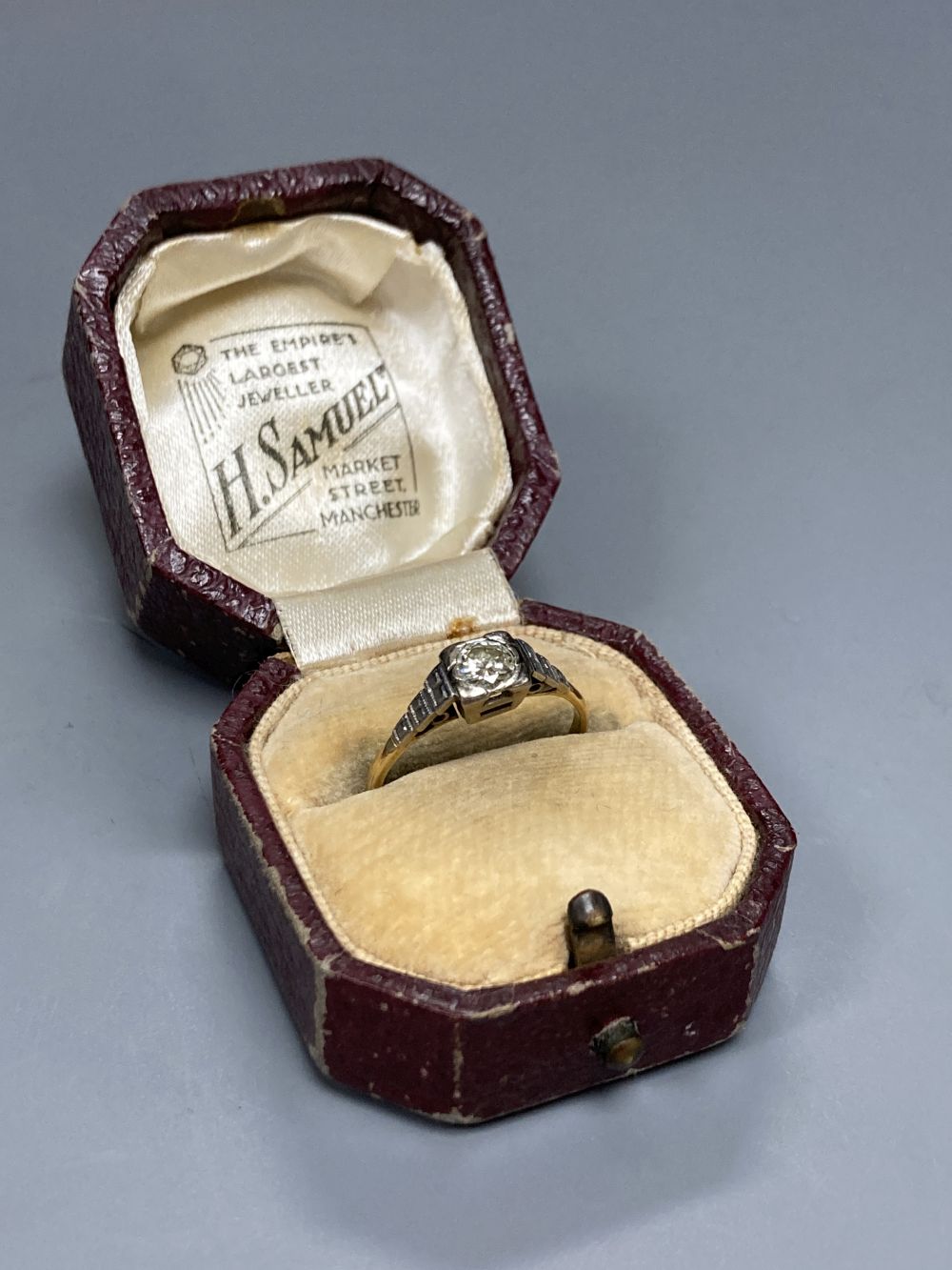 An early 20th century 18ct and solitaire diamond ring, size M/N, gross 2.3 grams.